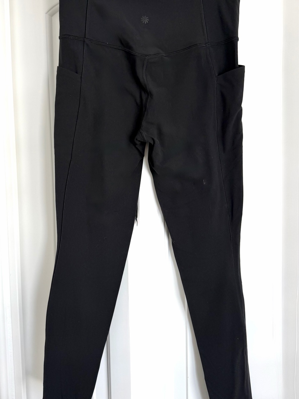 Athleta Salutation Stash High Rise
Legging Size M.  Great condition - Picture 7 of 10